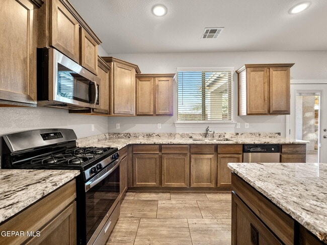 Building Photo - 5916 Hidden Acres Dr