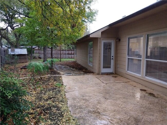 Building Photo - 1007 Russwood Cove