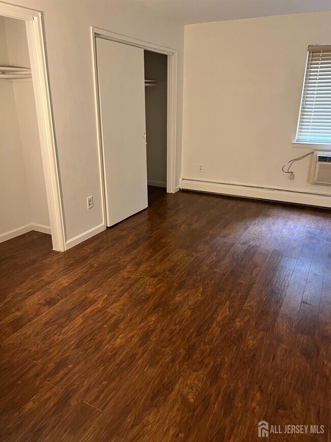 Building Photo - 18 Lake Ave