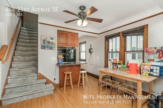 Building Photo - 866 21st Ave SE