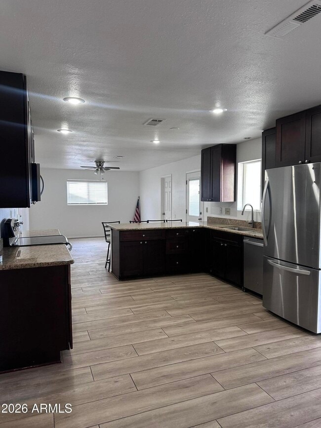 Building Photo - 308 E Ellis Dr