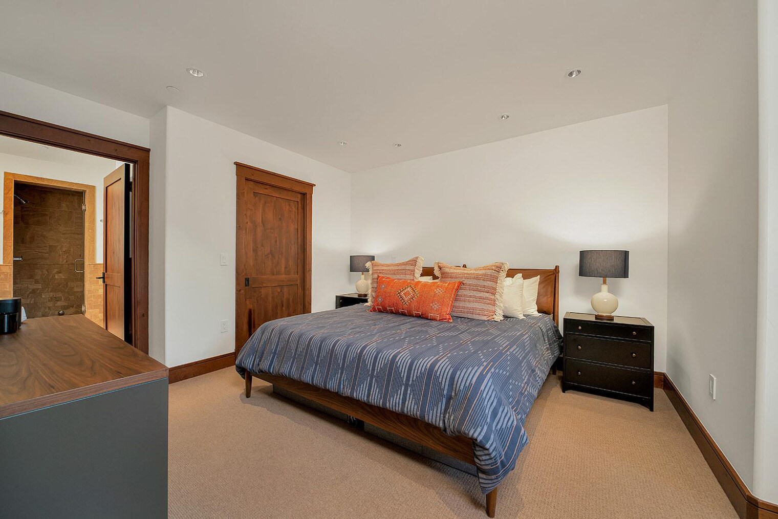 Building Photo - 230 S Pine St