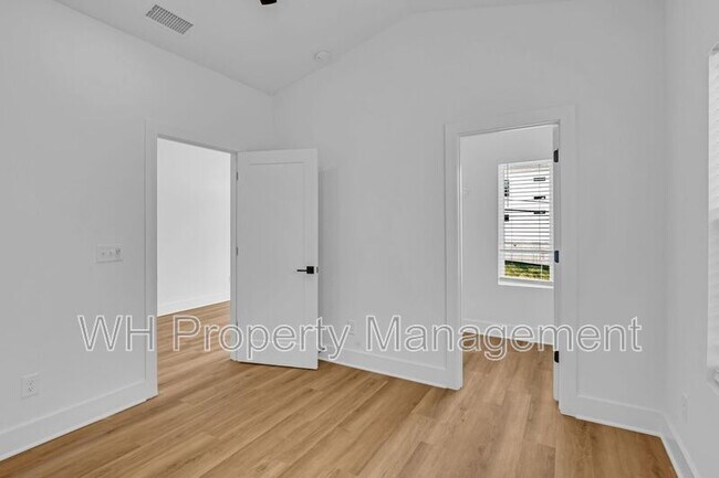 Building Photo - 3822 Tigerbelle Dr