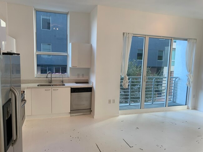 Building Photo - 133 NE 2nd Ave