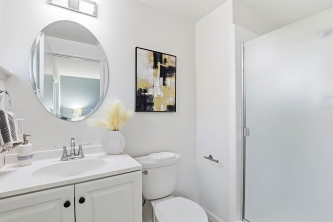 Building Photo - 841 Nectarine Ave