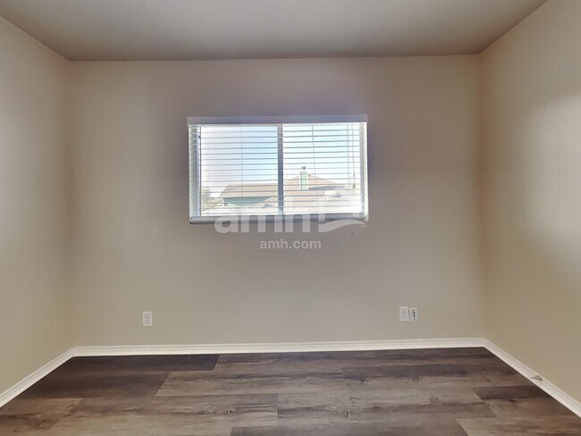 Building Photo - 114 Fontana Albero