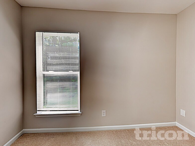 Building Photo - 8927 McAdam Way