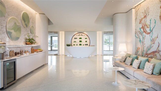 Amenities - 16901 Collins Ave