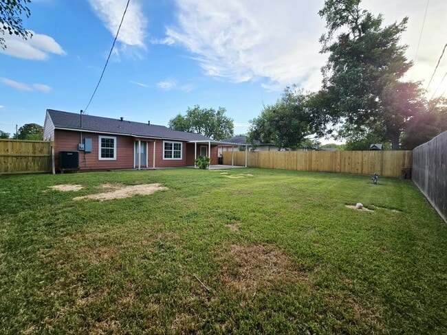 Building Photo - 1111 Belshire Rd