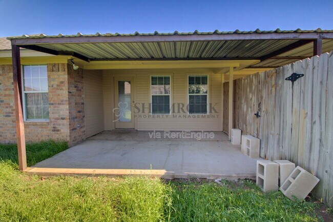 Building Photo - 10228 Iris Ln