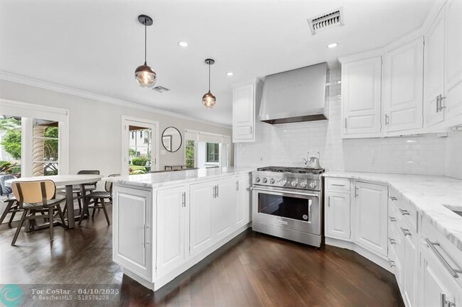 Building Photo - 331 Lido Dr