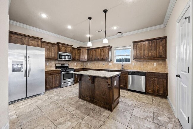 Building Photo - 547 N Longfellow Ln