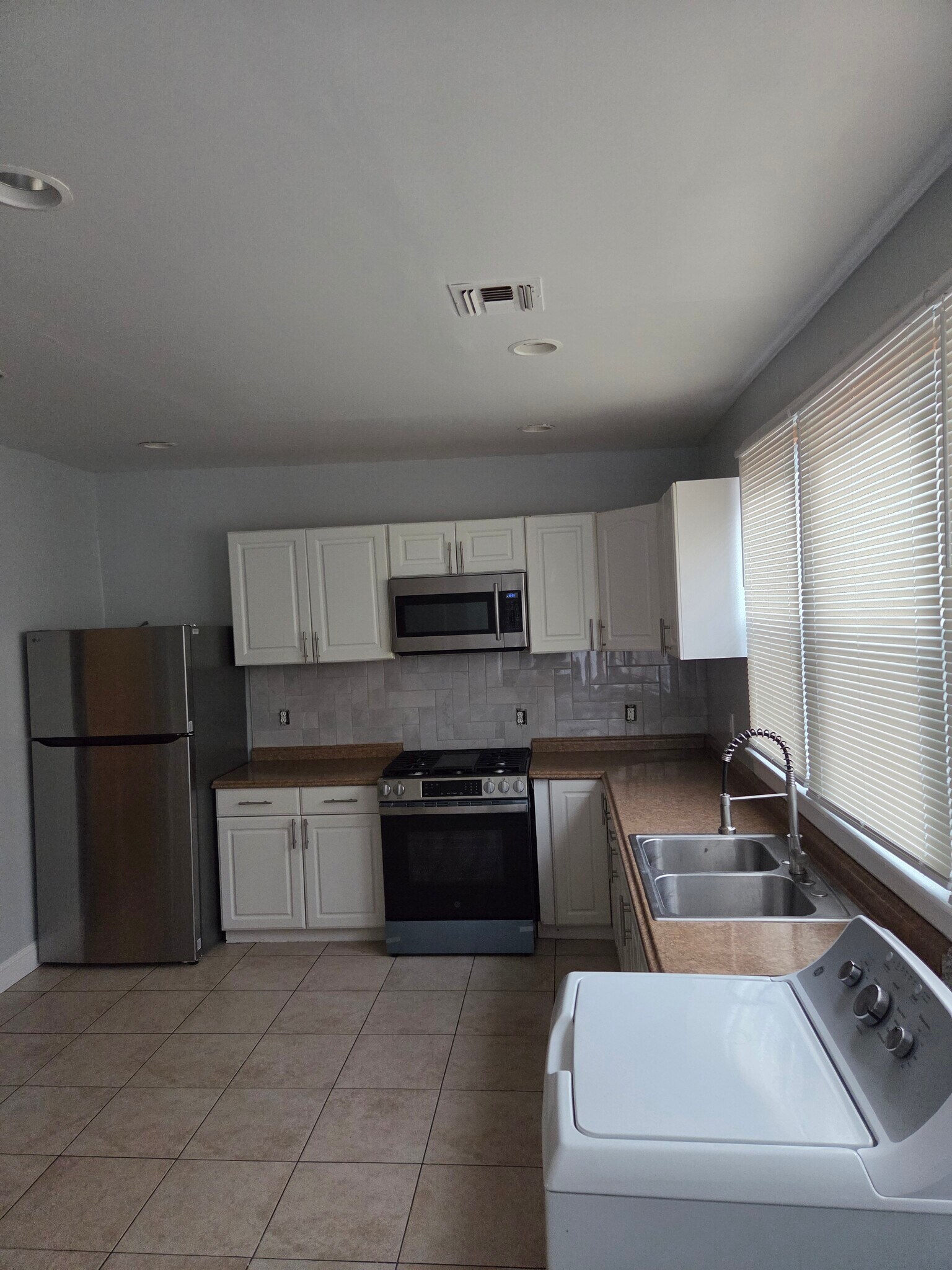 Building Photo - 117 Seaview Ave