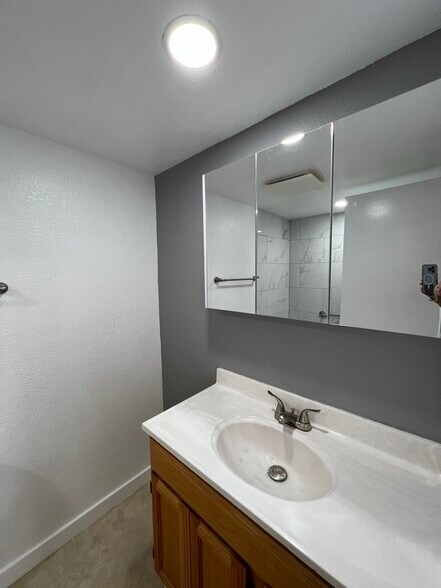 Building Photo - 2227 Canyon Blvd