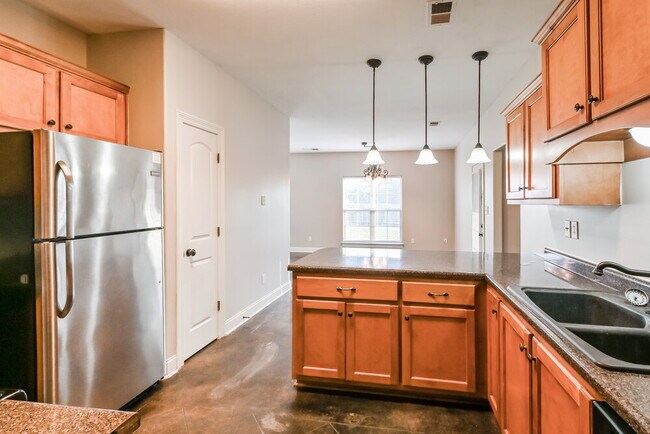 Building Photo - 1302 Heritage Dr S