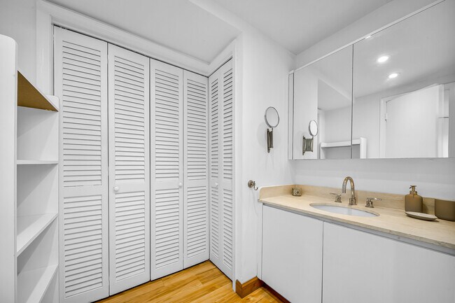 Building Photo - 555 Crandon Blvd