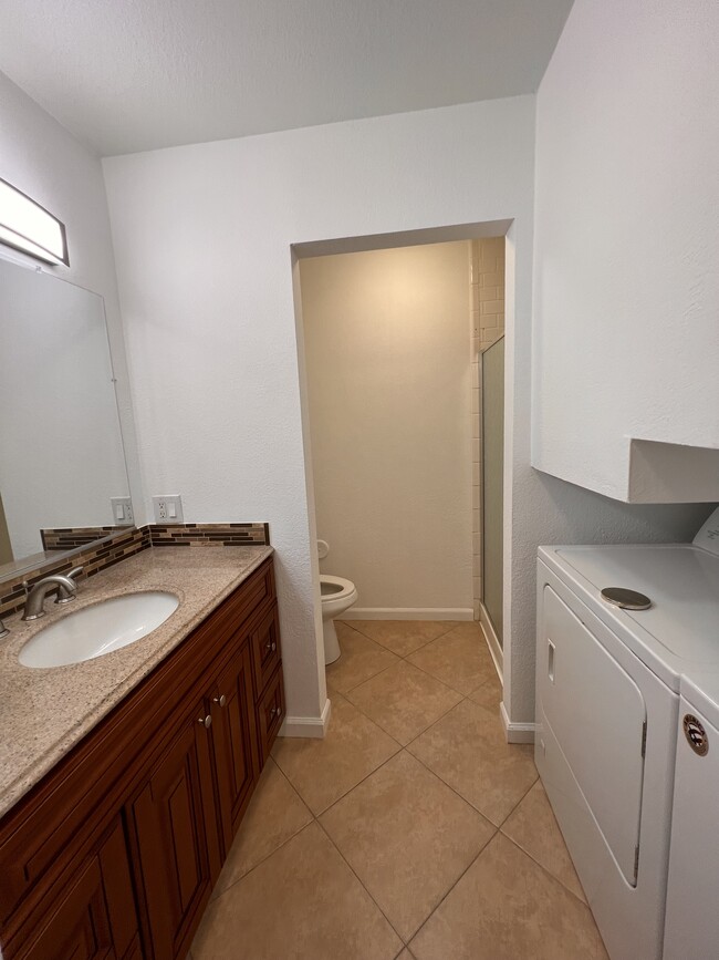 Building Photo - 22724 Figueroa St