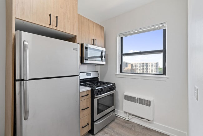 Building Photo - 6230 N Kenmore Ave