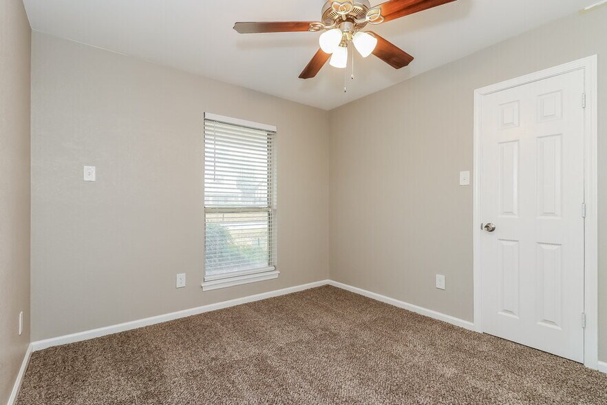 Building Photo - 3924 Windflower Ln