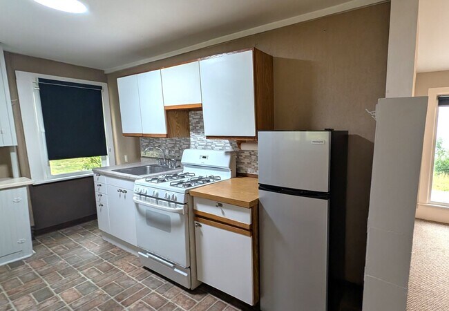 Building Photo - 4367 S Shore Dr