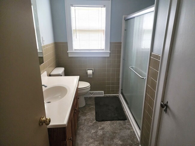 Building Photo - 571 Lovers Ln