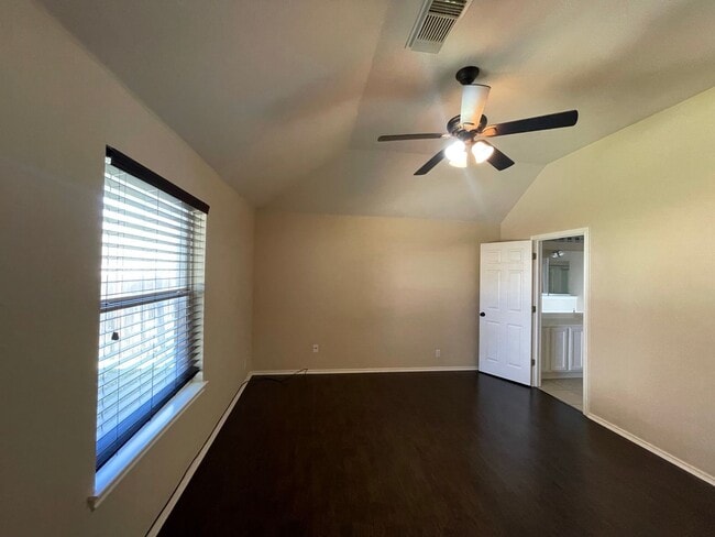 Building Photo - Beautiful single-story home in desirable Vista Oaks Subdivision