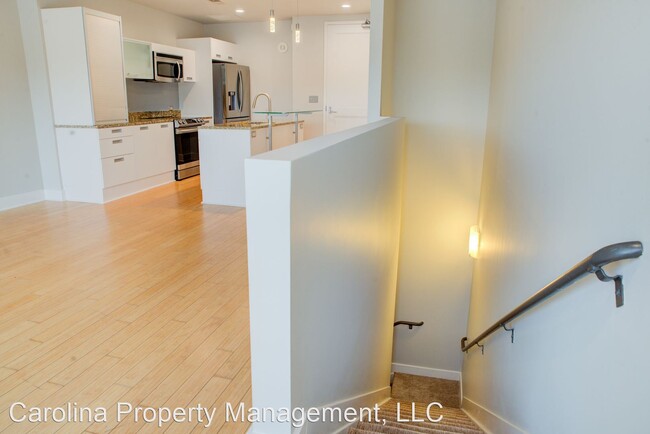 Building Photo - 2 br, 2.5 bath House - 1133 Metropolitan A...