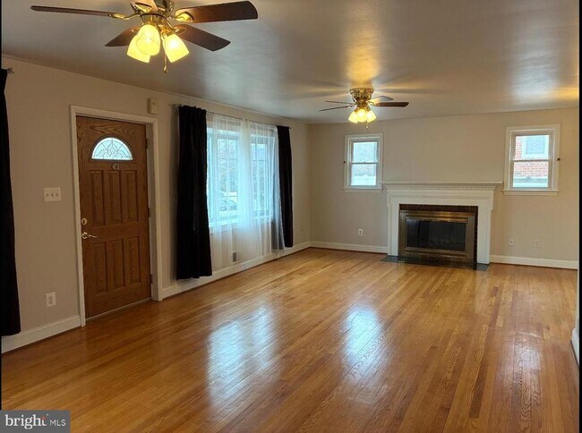 Building Photo - 7213 Adelphi Rd