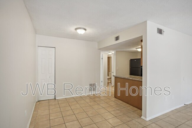 Building Photo - 909 Bert Rd