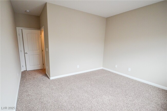 Building Photo - 9422 Sand Tiger Ave