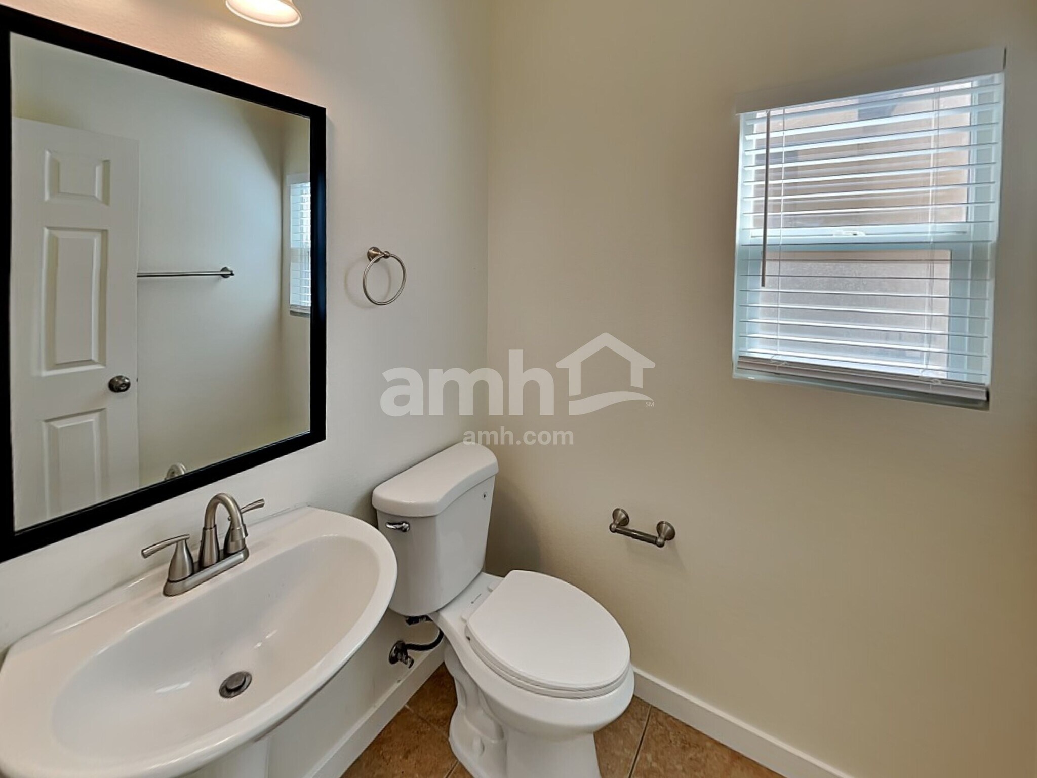 Building Photo - 1029 Maple Pines Ave