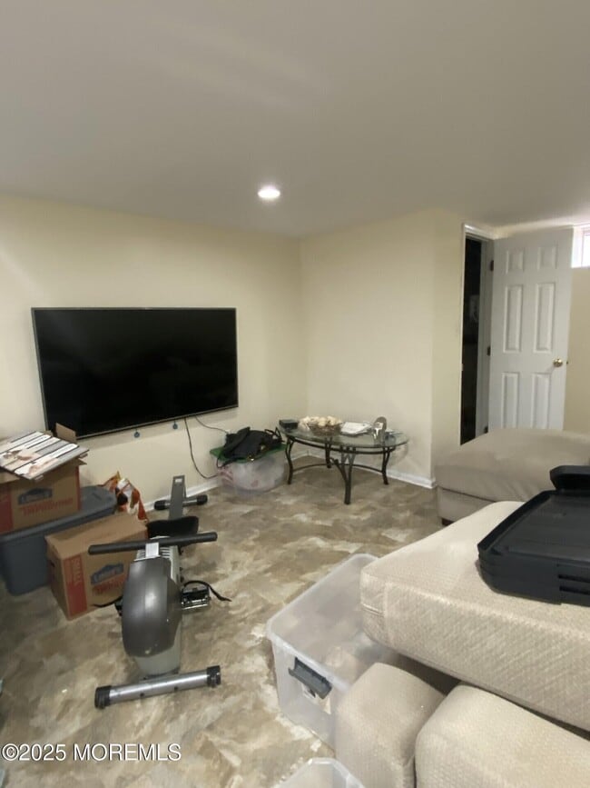 Building Photo - 11 Walnut Ct