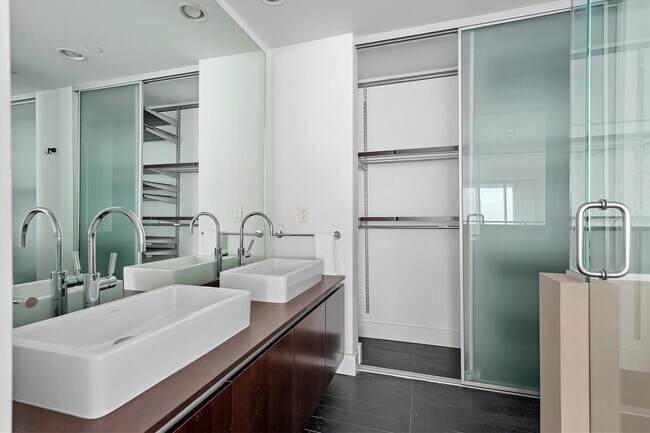 Building Photo - 1040 Biscayne Blvd