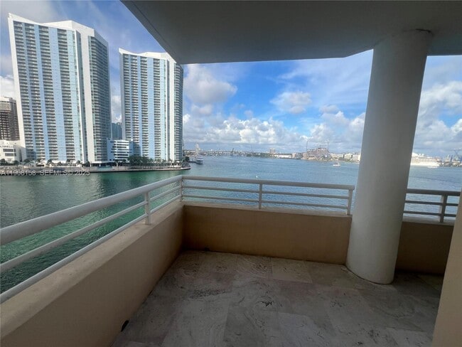 Building Photo - 888 Brickell Key Dr