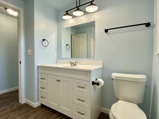 Building Photo - RECENT REMODEL!! 3 Bedroom, 1.5 Bathroom, ...