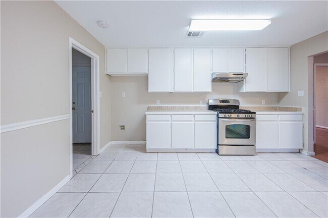 Building Photo - 1010 Laurelleaf Dr