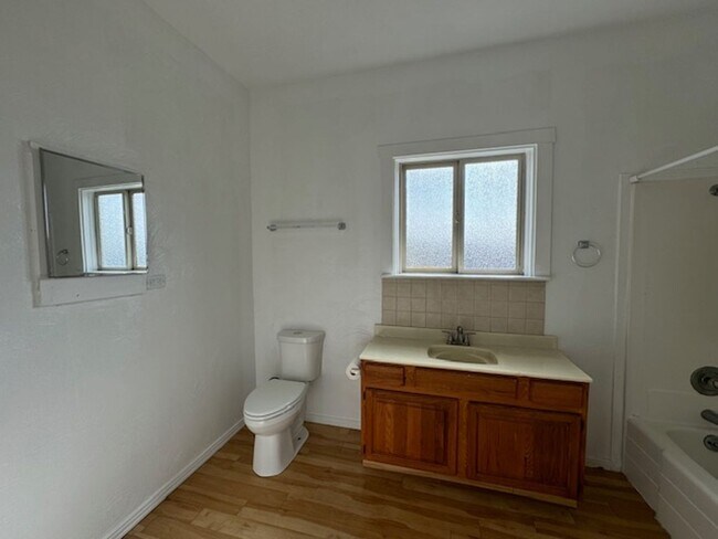 Building Photo - 111 W Hawthorne St