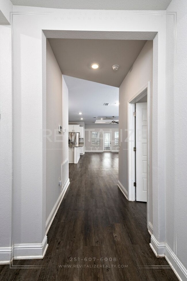 Building Photo - Modern 4BR 2 BA Home in Spanish Fort