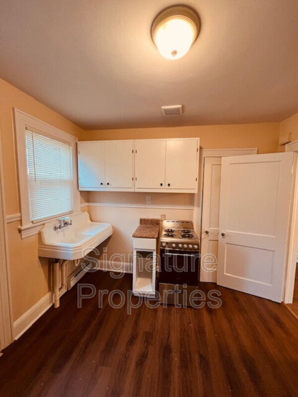 Building Photo - 204 Battery Pl