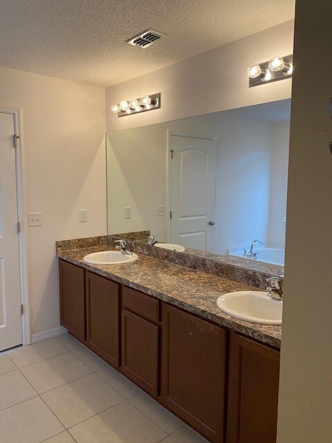 Building Photo - 610 Silverthorn Pl
