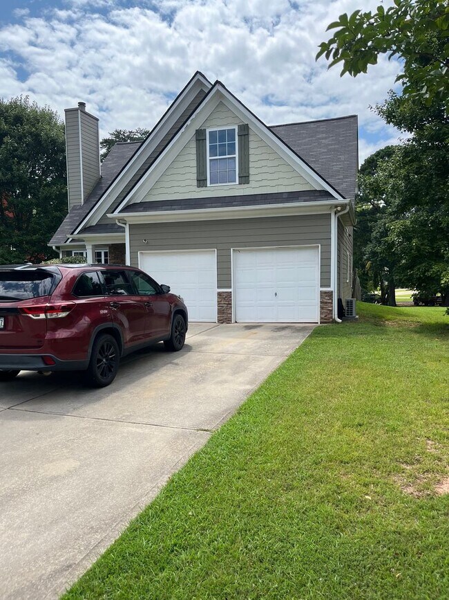 Building Photo - 5 Bedroom 3.5 Bathroom House in Douglasville GA