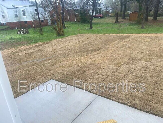 Building Photo - 1115 Grace Ave