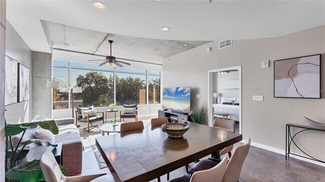 Building Photo - 525 E Jackson St