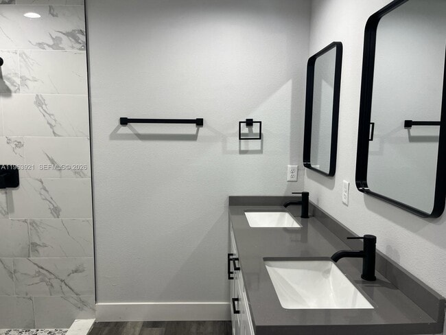 Building Photo - 5511 Ponce De Leon Blvd