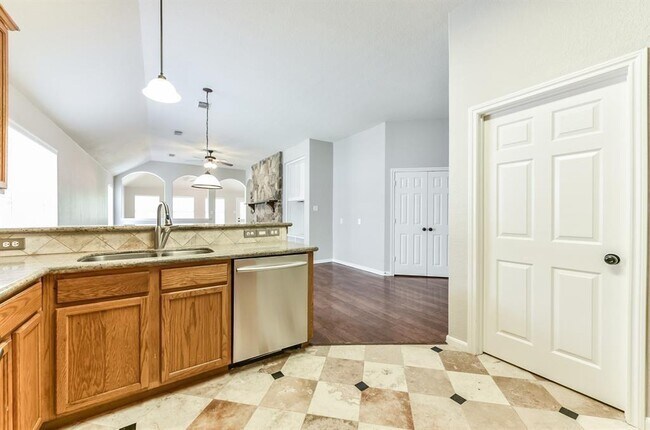 Building Photo - 15723 Chapel Lake Dr