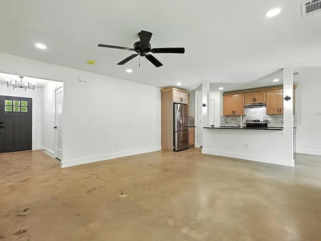 Building Photo - 1004 Branch St