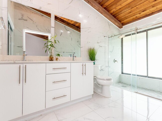 Building Photo - 741 E Plantation Cir