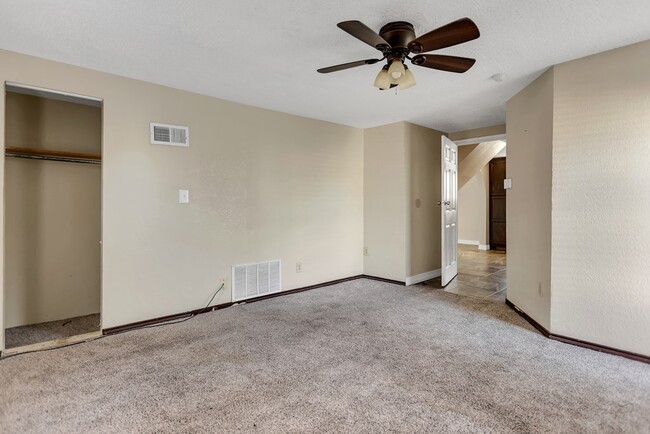 Building Photo - 1322 Wilson St