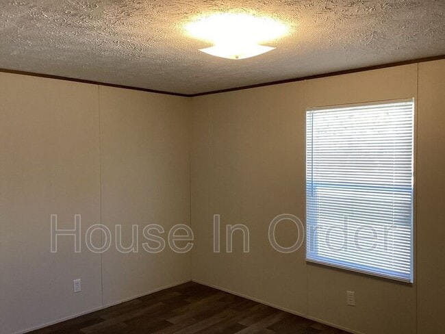 Building Photo - 109 Shamrock Park Dr