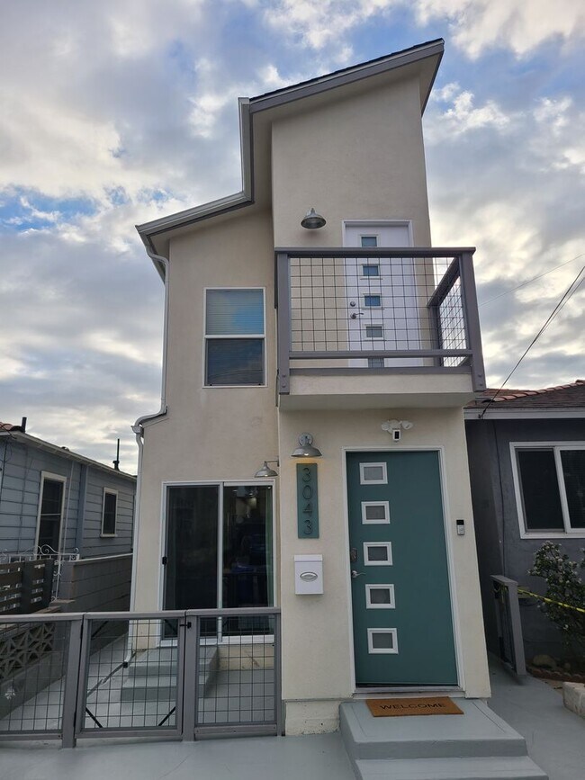 Building Photo - New built and fully furnished 2 bed 2. 5 baths in Point Loma